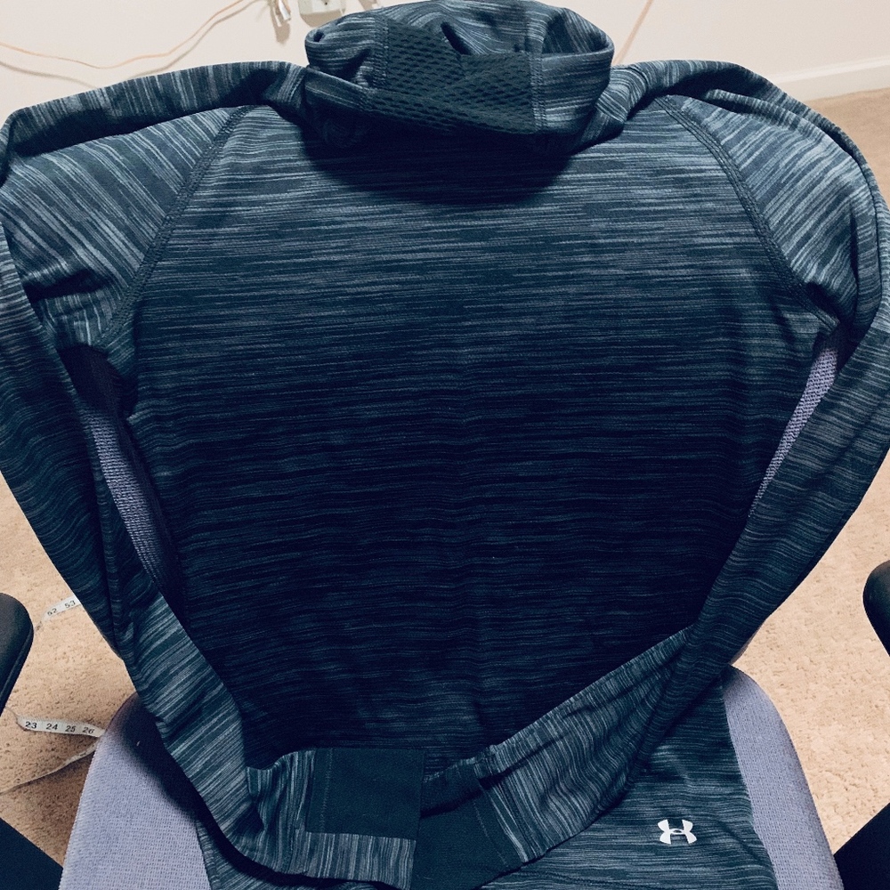 UNDER ARMOUR FLY-Y TURTLE NECK SZ M
